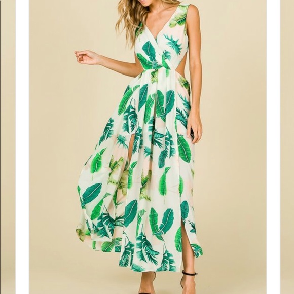 1 left! PALM LEAF PRINT OPEN PLUNGED MAXI ROMPER - Picture 4 of 8